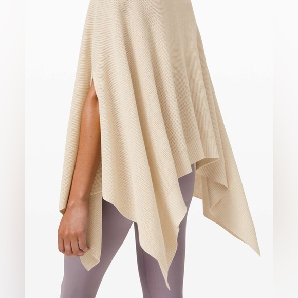 Lululemon Forward Flow Poncho White Opal - One Size - Picture 7 of 8